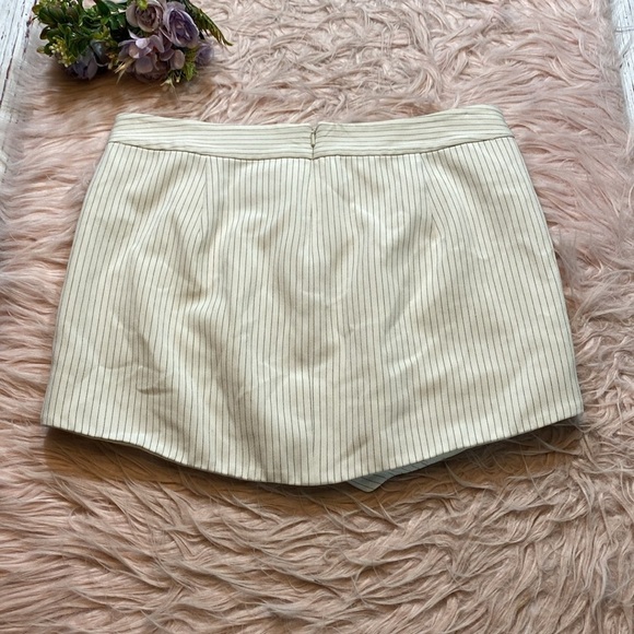 Mason by Michelle Mason Cut Out Pinstripe Mini Skirt sz 4 - Picture 7 of 9